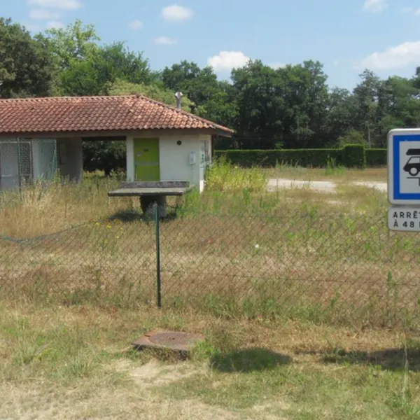 aire-de-camping-cars-de-nauton-roquefort-vifns