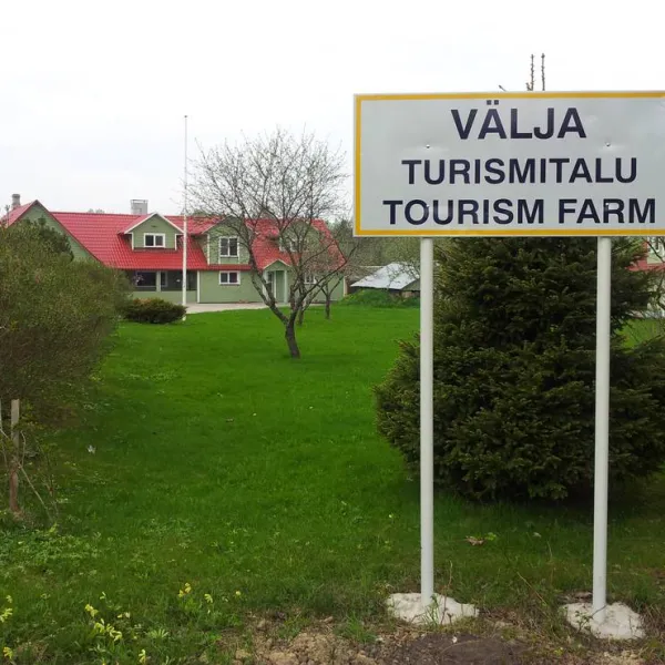 valja-turismitalu-leisi-vald-83wul