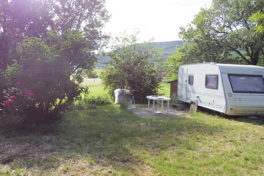 camping-rural-de-maniquet-joseph-chuyer-tgx9y