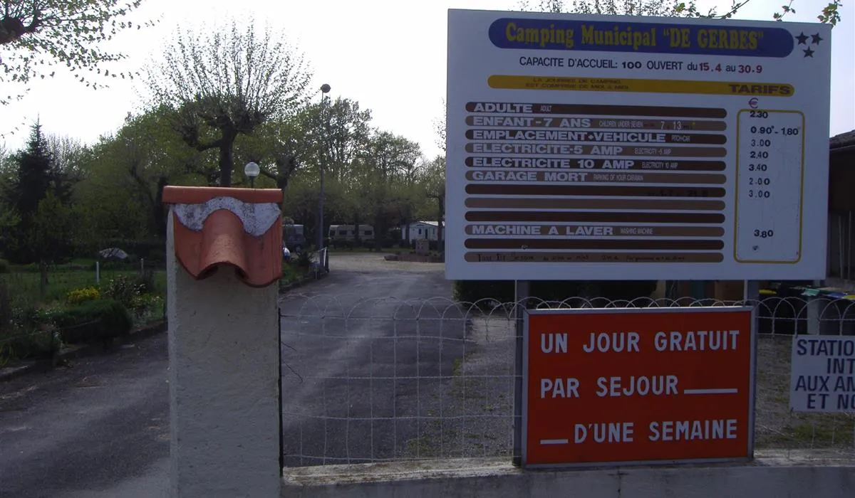 camping-municipal-les-gerbes-la-roche-chalais-a0uet
