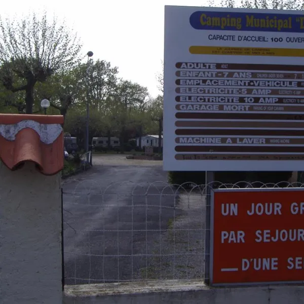 camping-municipal-les-gerbes-la-roche-chalais-a0uet