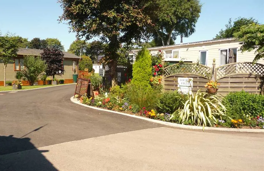 old-hall-holiday-park-york-4hsan