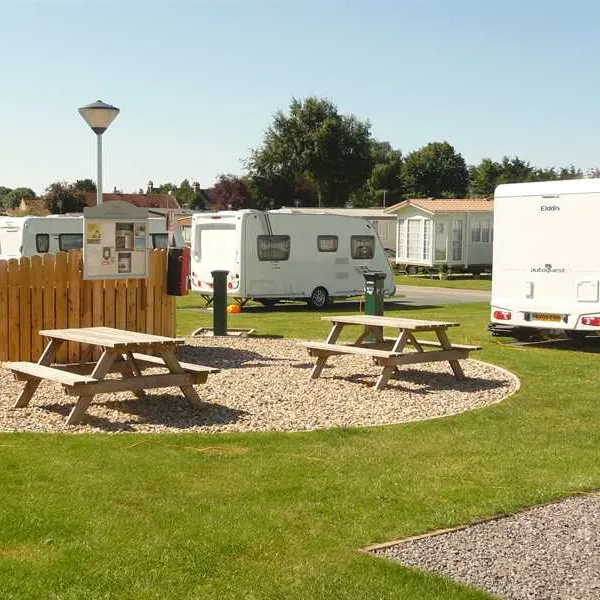 old-hall-holiday-park-york-nvq0m