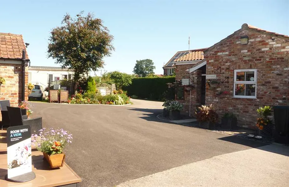 old-hall-holiday-park-york-pfqwg