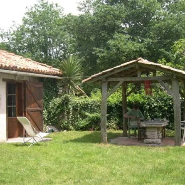 aire-naturelle-de-camping-du-toy-herm-vw6dh