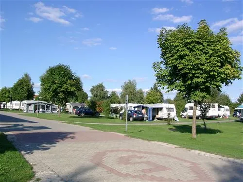 camping-freizeitpark-luxoase-kleinrhrsdorf-bei-dresden-hb5rt