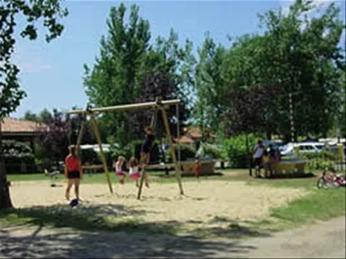 village-center-eurolac-aureilhan-dctqb