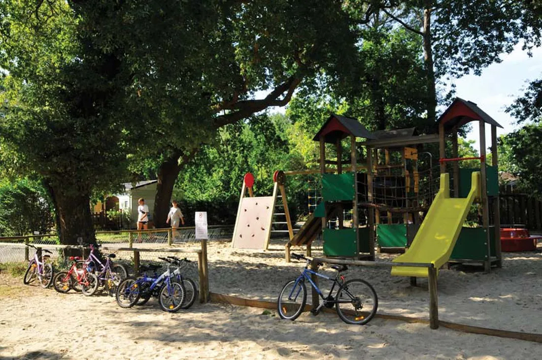 village-center-eurolac-aureilhan-u4qdb