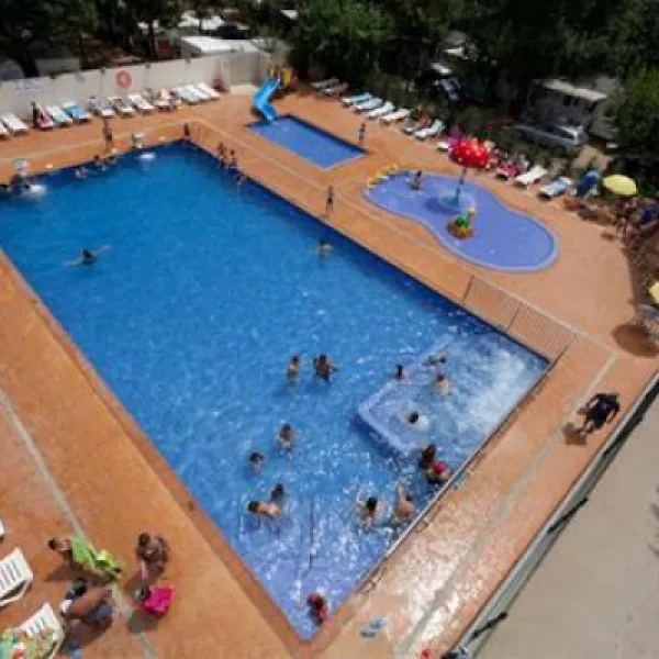 camping-caballo-de-mar-pineda-de-mar-c6htn
