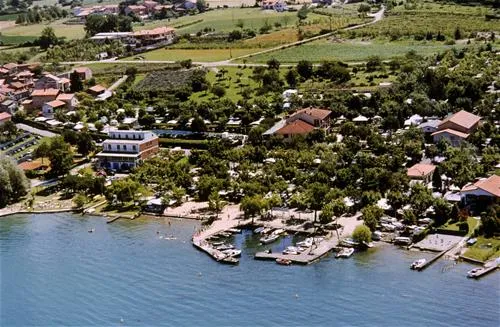 campeggio-internazionale-del-sole-lago-di-viverone-qyap6
