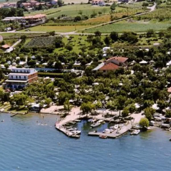 campeggio-internazionale-del-sole-lago-di-viverone-qyap6