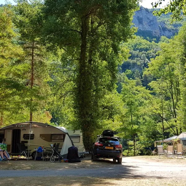 flower-camping-le-peyrelade-rivire-sur-tarn-5z0hh