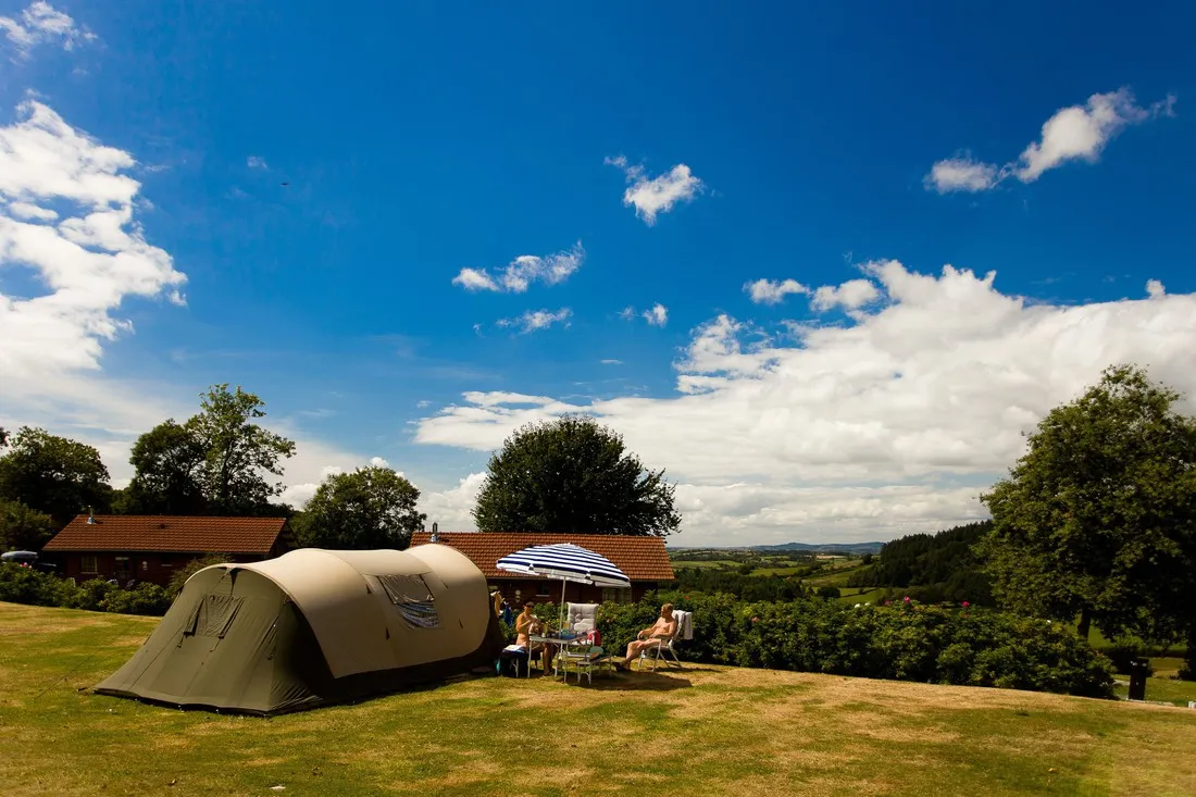 camping-naturiste-domaine-de-la-gagere-luzy-6qwxm