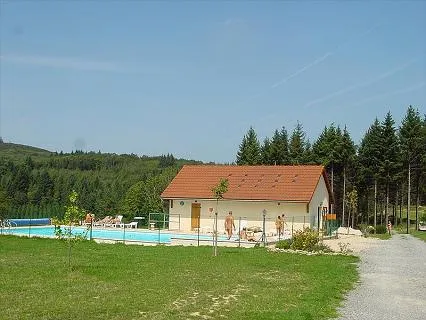 camping-naturiste-domaine-de-la-gagere-luzy-jflvz