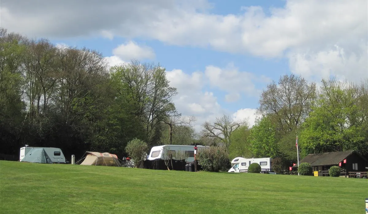 camping-caravanning-club-site-oldbury-hill-sevenoaks-uyfzk