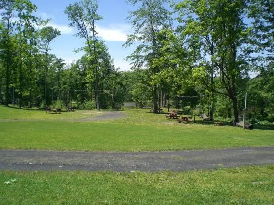 10-acres-campground-addison-5eugr