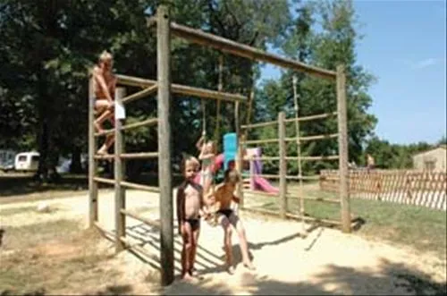 flower-camping-les-nauves-belvs-4mrvi