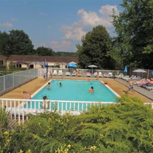 flower-camping-les-nauves-belvs-yqp38