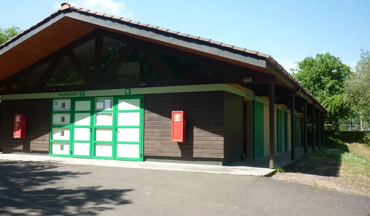 camping-de-la-croze-chatelguyon-2e4xu