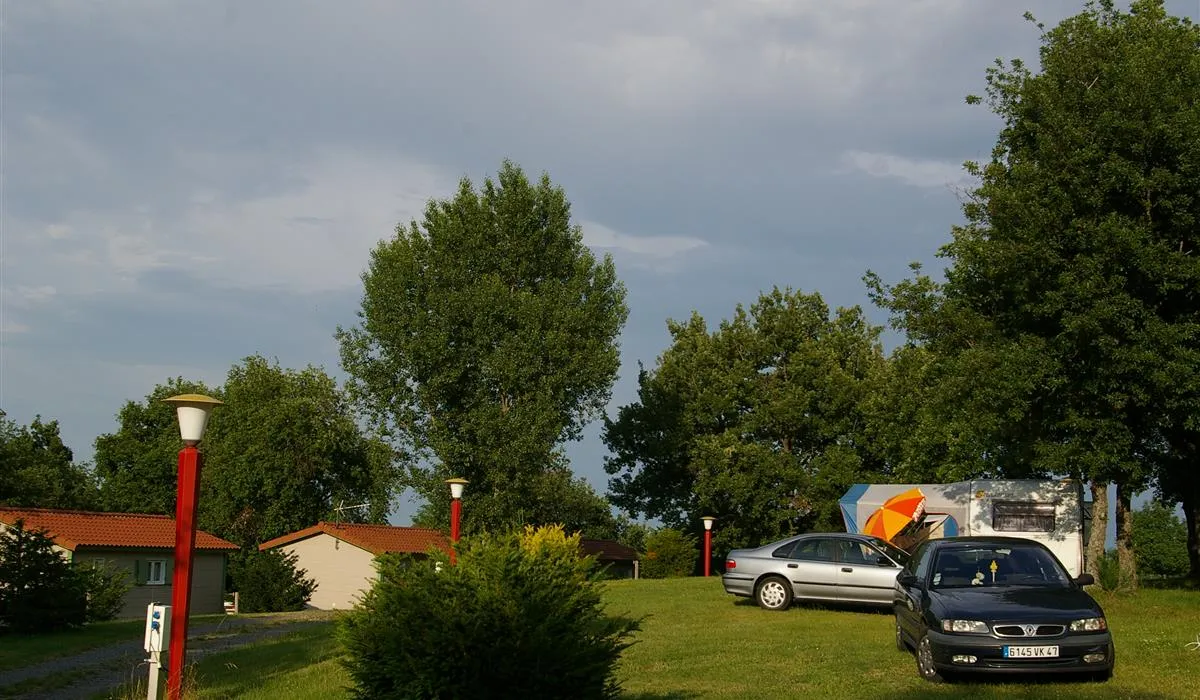camping-de-la-croze-chatelguyon-aya22
