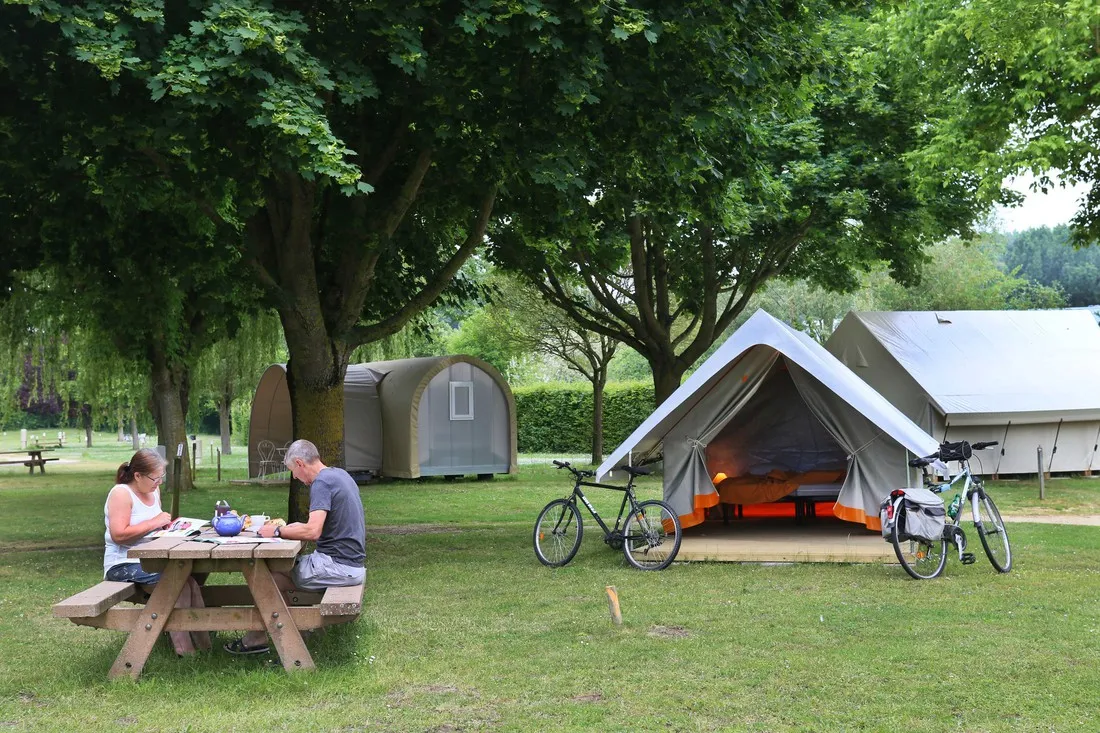 camping-municipal-le-douet-doue-la-fontaine-xdlsk