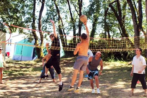 campimg-domaine-des-charmilles-fouras-ty1ds