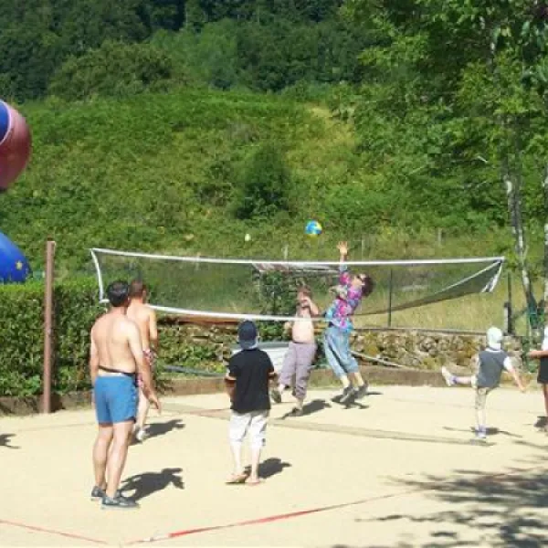 camping-la-pommeraie-vic-sur-cere-umqev