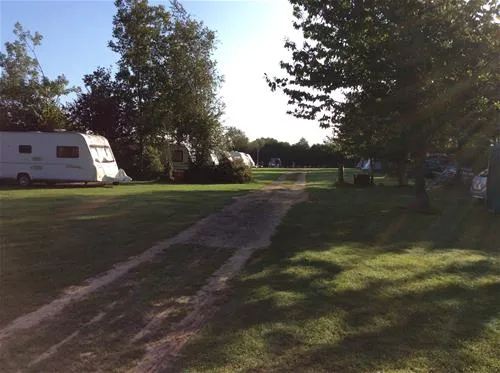 cobbs-hill-farm-caravan-camping-park-bexhillonsea-hzccn