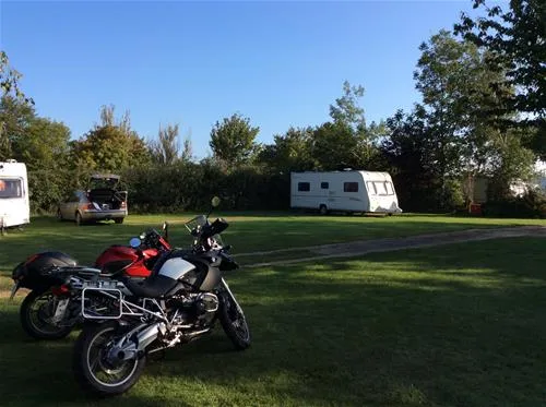 cobbs-hill-farm-caravan-camping-park-bexhillonsea-nxyxc