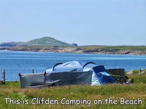 clifden-eco-beach-camping-caeavanning-park-clifden-vzu9p