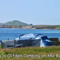 clifden-eco-beach-camping-caeavanning-park-clifden-vzu9p