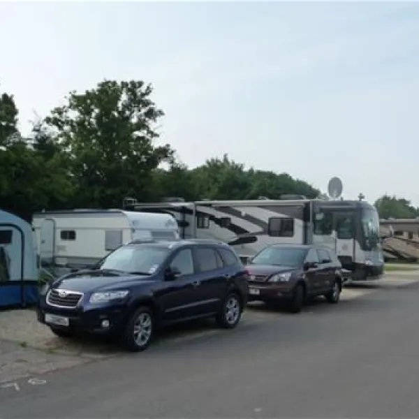 briarfields-touring-campsite-cheltenham-rb4zc