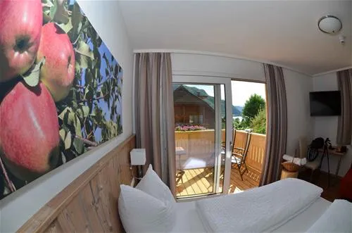 wellness-seecamping-parth-ossiach-m6zzb