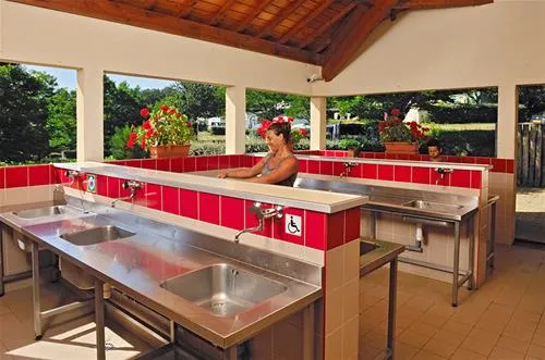 camping-les-terrasses-du-lac-pont-de-salars-hityq