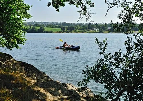 camping-les-terrasses-du-lac-pont-de-salars-hue1s