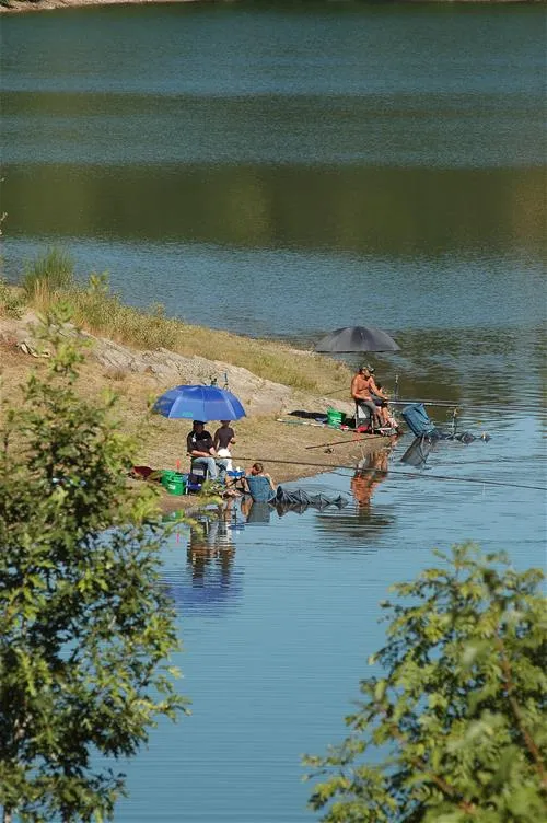 camping-les-terrasses-du-lac-pont-de-salars-okybe