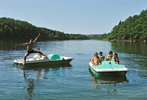 camping-les-terrasses-du-lac-pont-de-salars-wc4pl