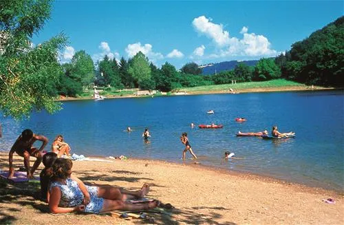 camping-les-terrasses-du-lac-pont-de-salars-x3yq4