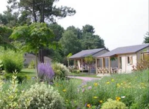 flower-camping-le-domaine-de-kervallon-caro-0md8c