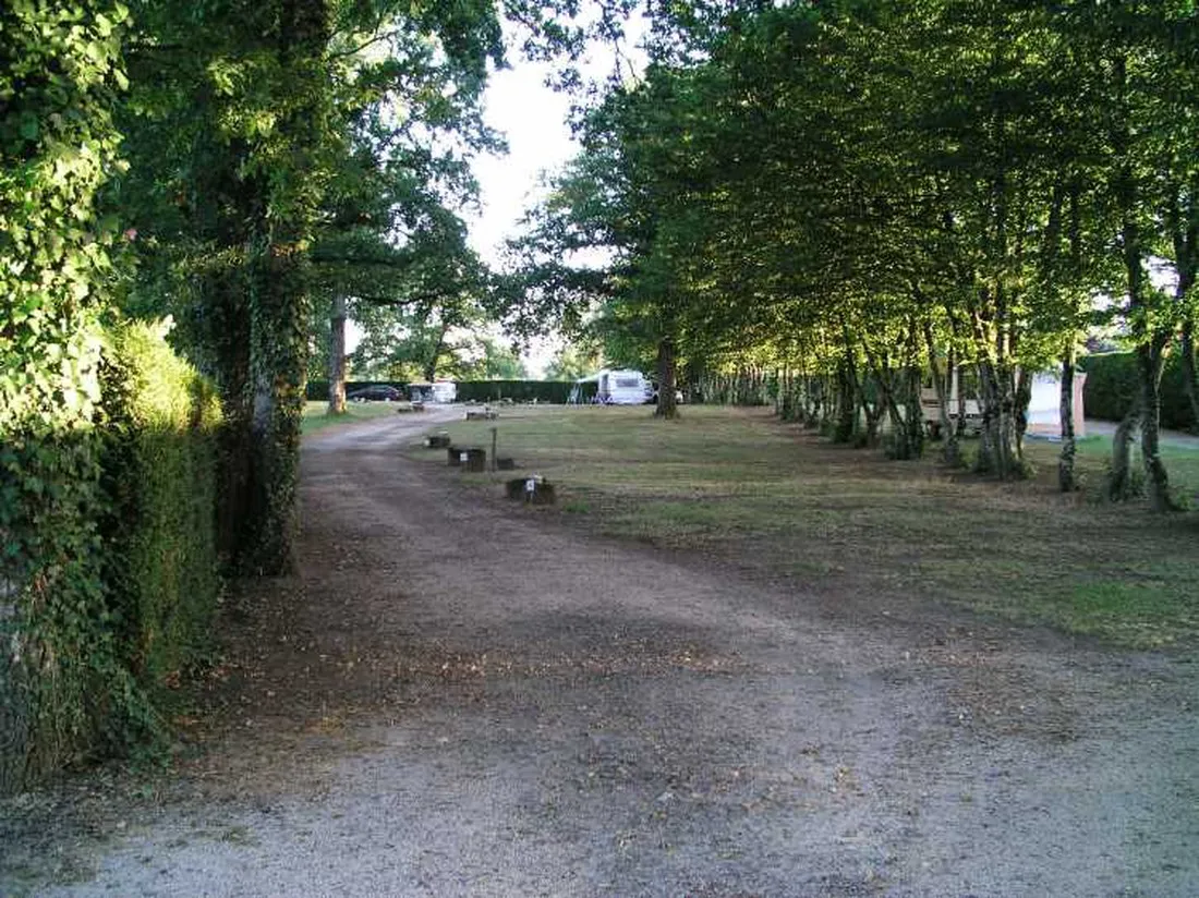 camping-municipal-bois-de-sophie-lacapelle-marival-h49ue