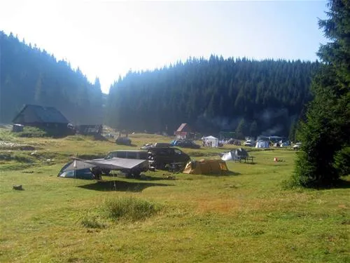 camping-poiana-glavoi-spre-cetetiile-ponorului-imo8f