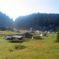 camping-poiana-glavoi-spre-cetetiile-ponorului-imo8f