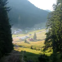camping-poiana-glavoi-spre-cetetiile-ponorului-jufzl