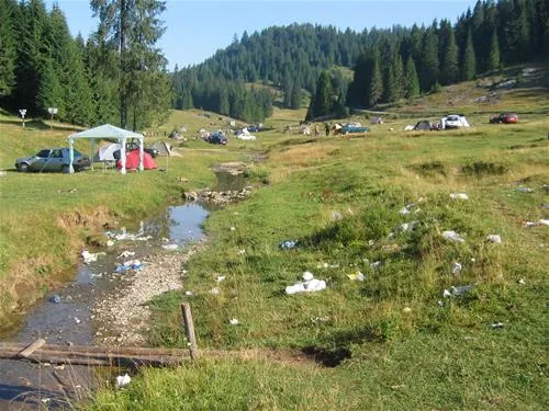 camping-poiana-glavoi-spre-cetetiile-ponorului-ohe0a
