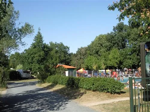 camping-de-gourjade-castres-84xdm