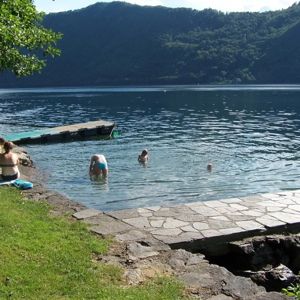 campeggio-punta-di-crabbia-pettenasco-j2zzt