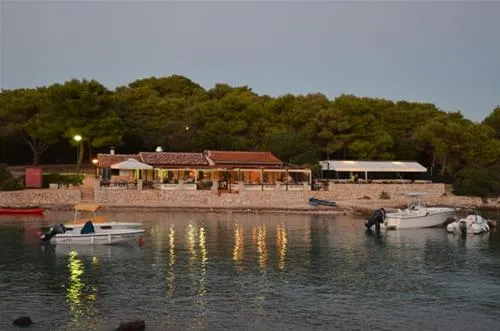 camping-baldarin-nerezine-fam0w