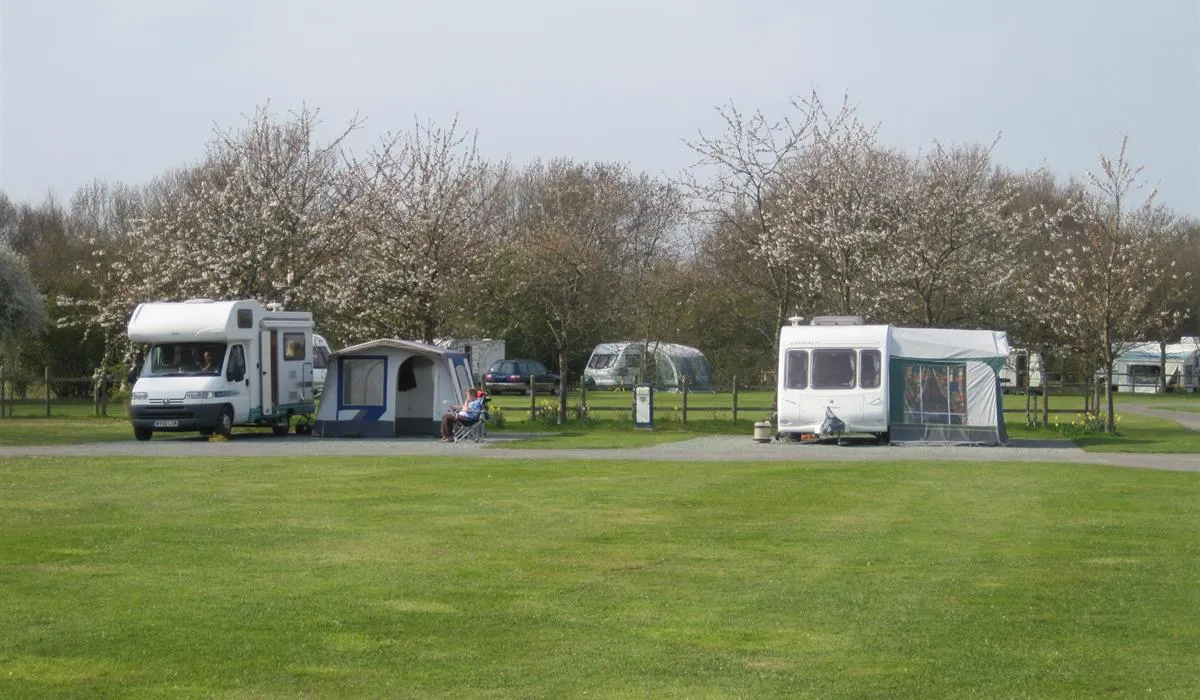 tanner-farm-touring-caravan-camping-park-tonbridge-9pmru