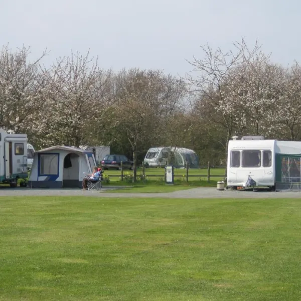 tanner-farm-touring-caravan-camping-park-tonbridge-9pmru