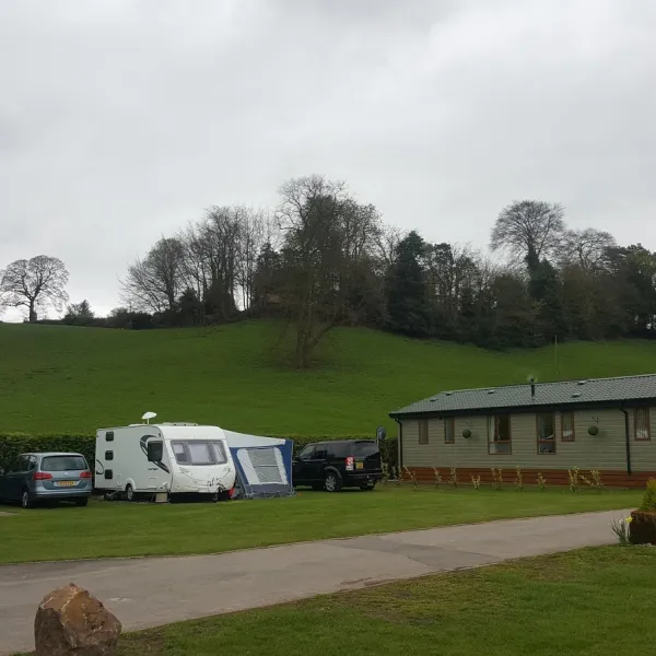 glencote-caravan-park-leek-thnni